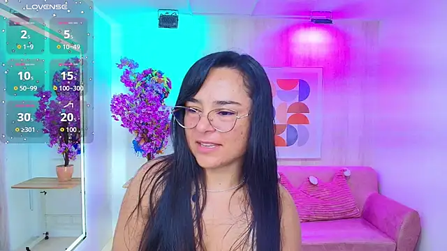 Snapshot of Tiara_rr chatting on 26, 10, 2025 Tiara rr online show from 26, 10, 2025