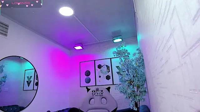 Tiara rr online show from 18, 4, 2026