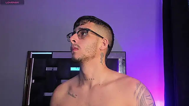 iamcamiloo  online show from 11, 3, 2025