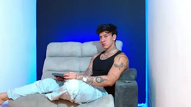 Snapshot of JUSTIN_FULLER1 chatting on 21, 12, 2025 JUSTIN FULLER1 online show from 21, 12, 2025