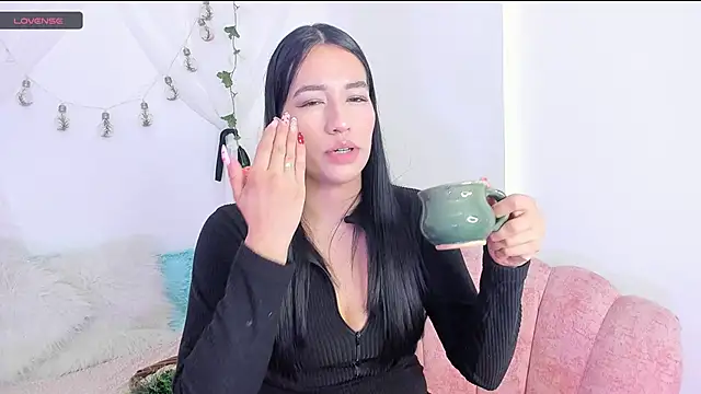 Sara Kurt online show from 3, 1, 2025