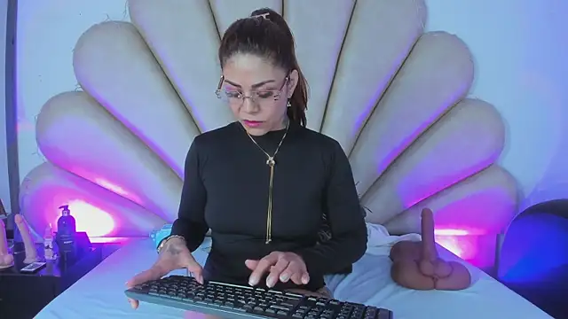 Anna  Spencer online show from 7, 3, 2025