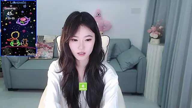 Snapshot of YiJin-a chatting on 11, 12, 2024 YiJin-a online show from 11, 12, 2024