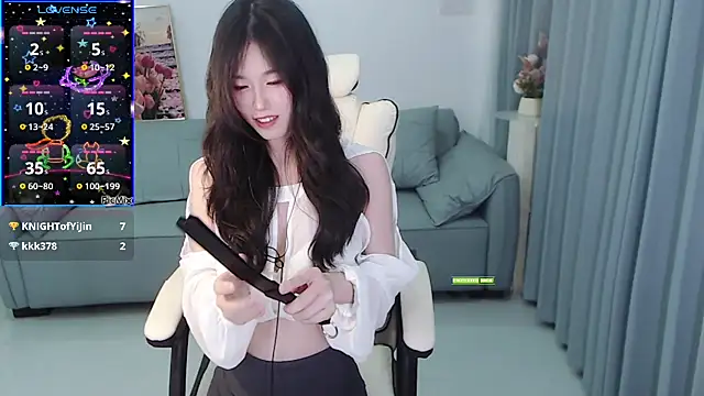 Snapshot of YiJin-a chatting on 30, 12, 2024 YiJin-a online show from 30, 12, 2024