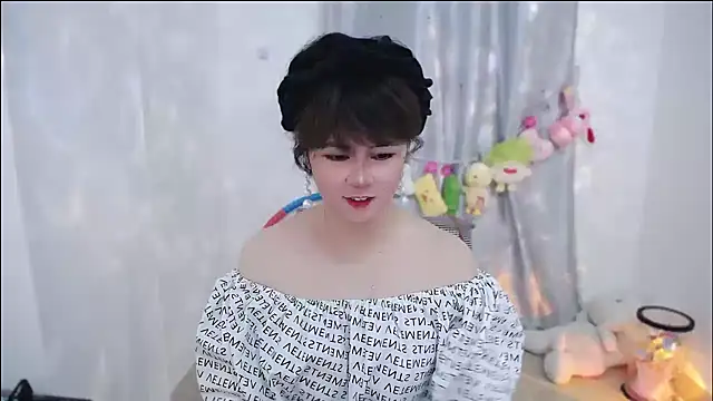 Snapshot of Fan_ting chatting on 13, 10, 2025 Fan ting online show from 13, 10, 2025