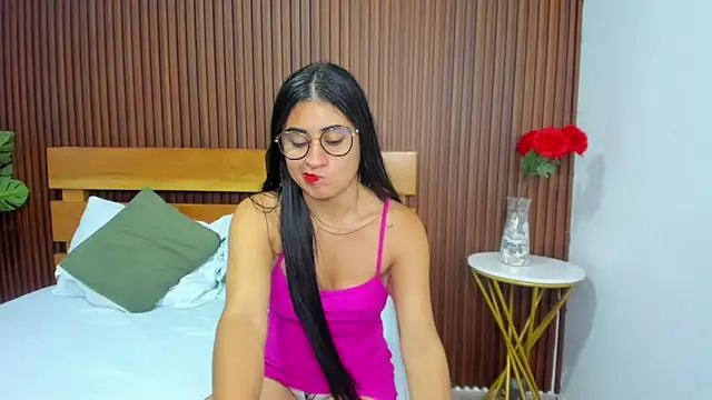 Snapshot of evelin_leroy chatting on 23, 12, 2024 evelin leroy online show from 23, 12, 2024