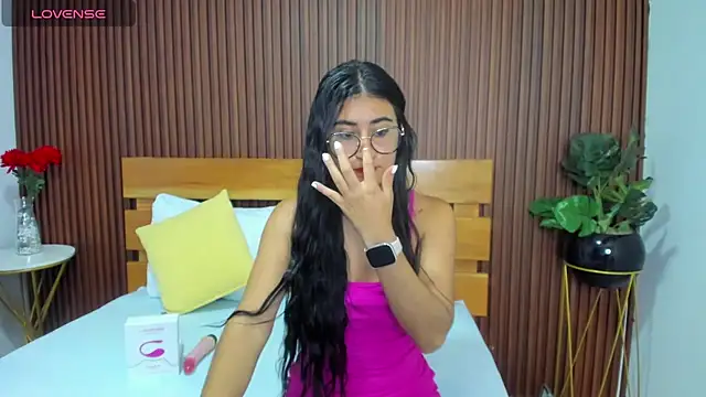 Snapshot of evelin_leroy chatting on 13, 2, 2025 evelin leroy online show from 13, 2, 2025