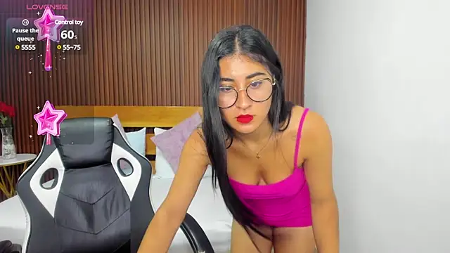 Snapshot of evelin_leroy chatting on 5, 3, 2025 evelin leroy online show from 5, 3, 2025
