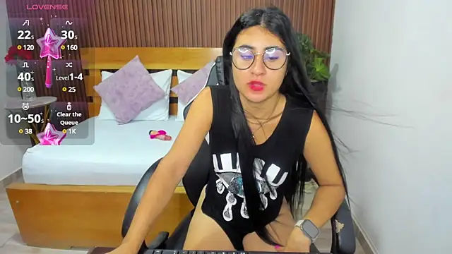 Snapshot of evelin_leroy chatting on 12, 3, 2025 evelin leroy online show from 12, 3, 2025