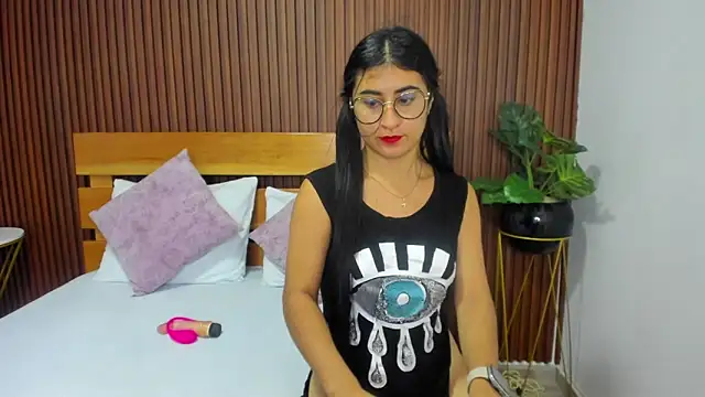Snapshot of evelin_leroy chatting on 12, 3, 2025 evelin leroy online show from 12, 3, 2025