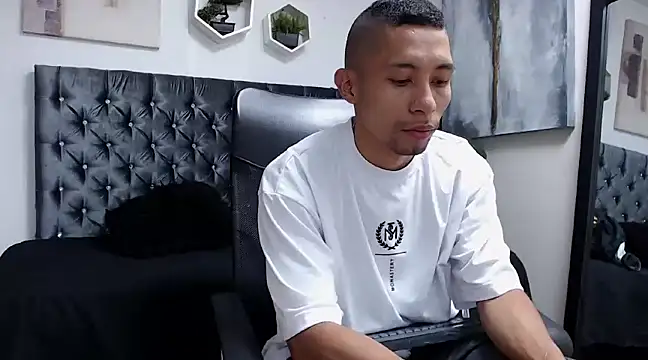 Snapshot of richar_voller chatting on 4, 12, 2024 richar voller online show from 4, 12, 2024