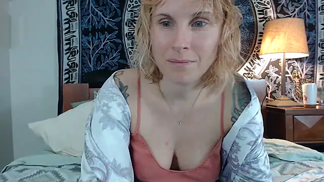 Snapshot of Cutikatxoxo chatting on 26, 2, 2025 Cutikatxoxo online show from 26, 2, 2025