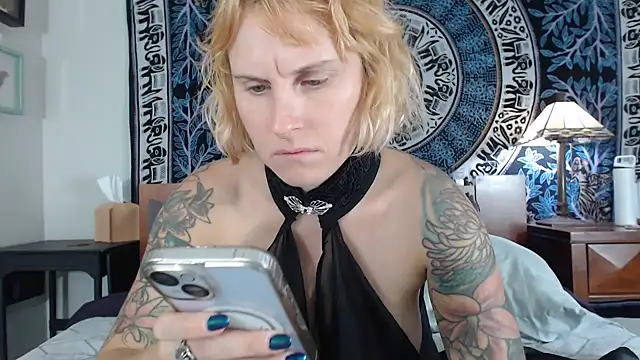 Snapshot of Cutikatxoxo chatting on 18, 10, 2025 Cutikatxoxo online show from 18, 10, 2025