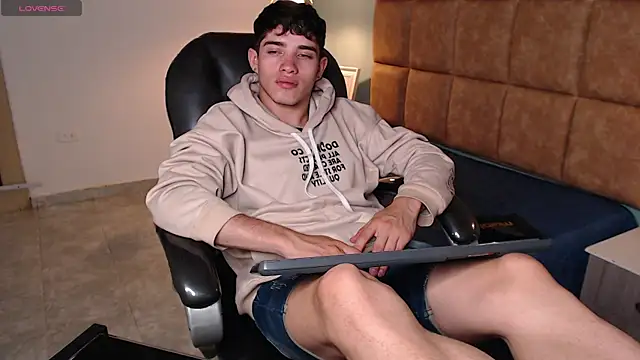 AlejooTwink online show from 9, 2, 2025