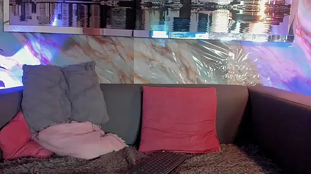 Layla 707 online show from 12, 3, 2025