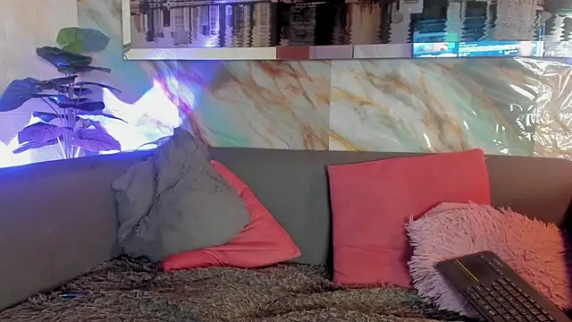 Layla 707 online show from 14, 3, 2025