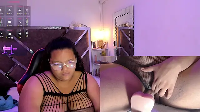 Snapshot of MhiaRey chatting on 15, 10, 2025 MhiaRey online show from 15, 10, 2025