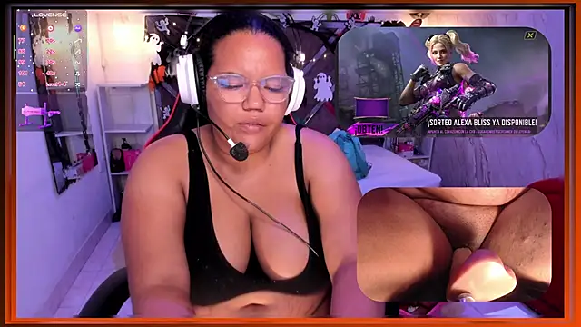 Snapshot of MhiaRey chatting on 23, 10, 2025 MhiaRey online show from 23, 10, 2025