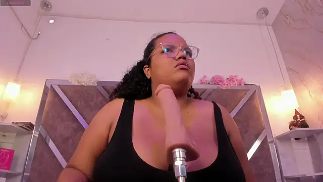 Snapshot of MhiaRey chatting on 5, 11, 2025 MhiaRey online show from 5, 11, 2025