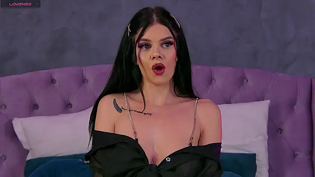 Snapshot of IvyRaven chatting on 1, 2, 2025 IvyRaven online show from 1, 2, 2025