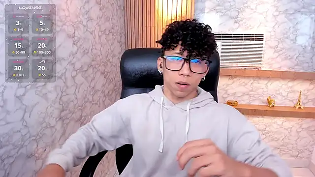Snapshot of AkazaBoy_ chatting on 12, 9, 2025 AkazaBoy online show from 12, 9, 2025