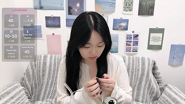 Snapshot of LiLiYbaby chatting on 12, 9, 2025 LiLiYbaby online show from 12, 9, 2025