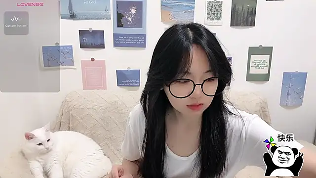 Snapshot of LiLiYbaby chatting on 4, 11, 2025 LiLiYbaby online show from 4, 11, 2025