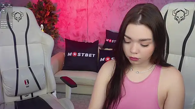 Snapshot of Magnetic_Mia_ chatting on 17, 12, 2024 Magnetic Mia online show from 17, 12, 2024