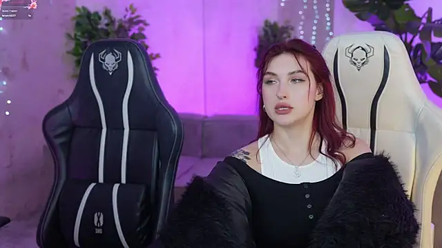 Snapshot of Magnetic_Mia_ chatting on 2, 3, 2025 Magnetic Mia online show from 2, 3, 2025