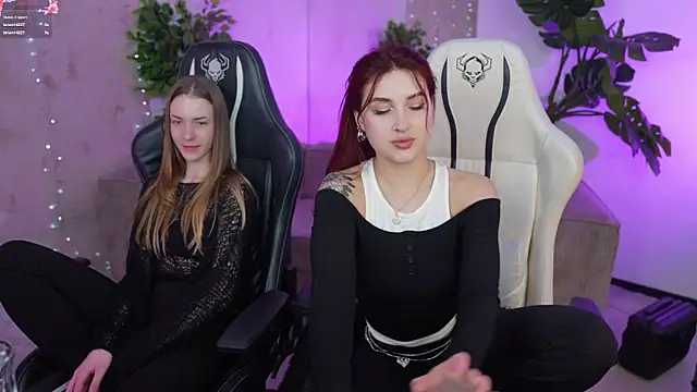 Snapshot of Magnetic_Mia_ chatting on 2, 3, 2025 Magnetic Mia online show from 2, 3, 2025