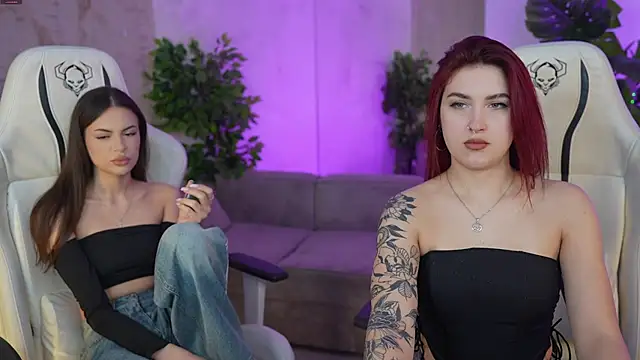 Snapshot of Magnetic_Mia_ chatting on 4, 3, 2025 Magnetic Mia online show from 4, 3, 2025