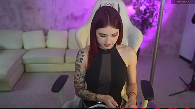 Snapshot of Magnetic_Mia_ chatting on 3, 12, 2025 Magnetic Mia online show from 3, 12, 2025