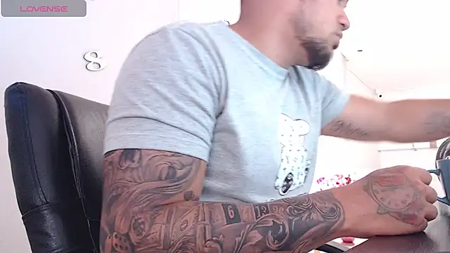 Aaron Hunter  online show from 4, 2, 2025