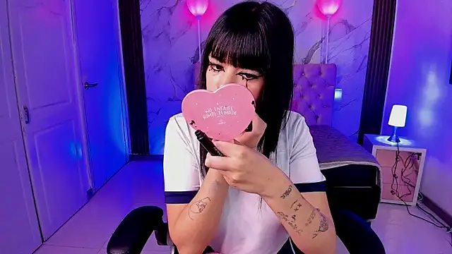 Snapshot of AuroraDiaz chatting on 5, 12, 2025 AuroraDiaz online show from 5, 12, 2025