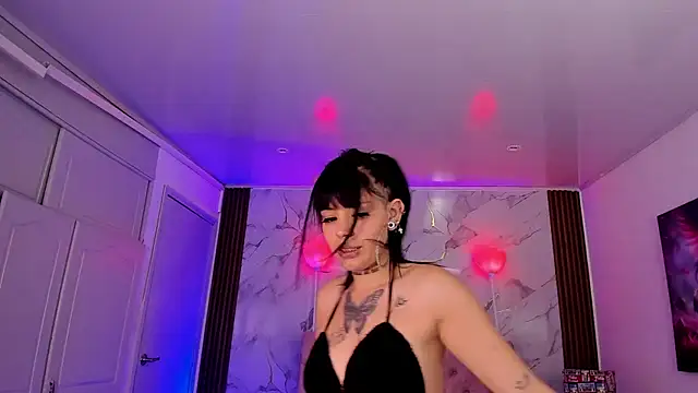 Snapshot of AuroraDiaz chatting on 17, 12, 2025 AuroraDiaz online show from 17, 12, 2025