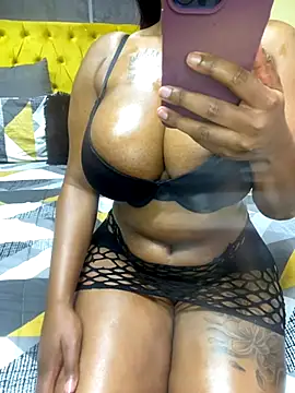 Snapshot of BeautyAuroa chatting on 10, 11, 2025 BeautyAuroa online show from 10, 11, 2025