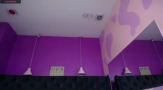 Snapshot of WenndyWild chatting on 6, 12, 2024 WenndyWild online show from 6, 12, 2024