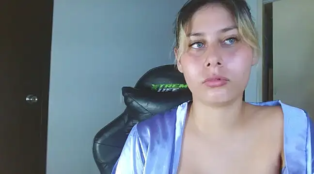 Snapshot of pamela_fox03 chatting on 13, 2, 2025 pamela fox03 online show from 13, 2, 2025