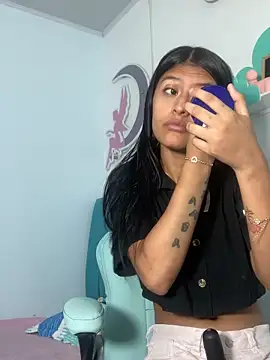 Snapshot of _18_laura chatting on 22, 11, 2025 18 laura online show from 22, 11, 2025