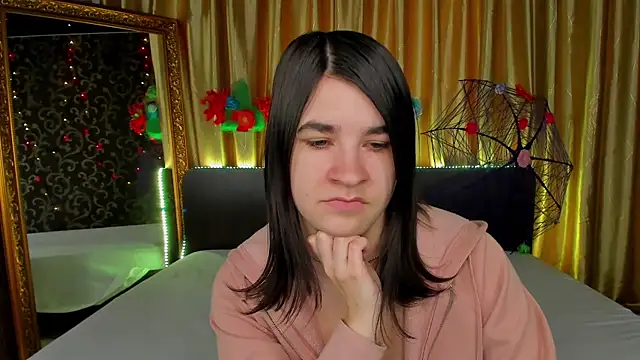  Polly Love  online show from 5, 4, 2026