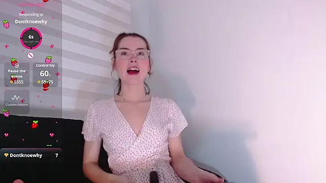 Snapshot of joan_didion chatting on 29, 12, 2024 joan didion online show from 29, 12, 2024