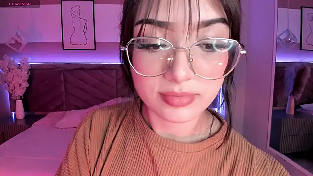 Megan mooree  online show from 29, 1, 2025