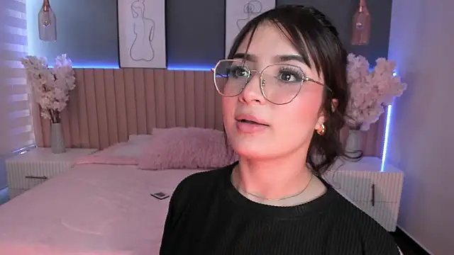 Megan mooree  online show from 4, 2, 2025