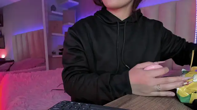 Megan mooree  online show from 21, 3, 2025