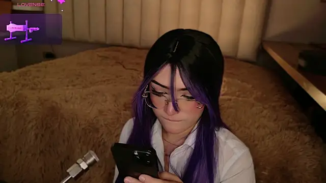 Megan mooree  online show from 22, 10, 2025