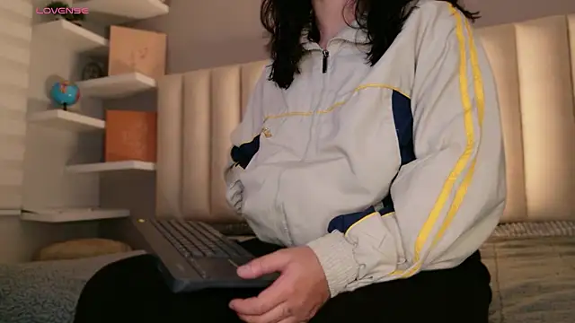 Snapshot of Megan_mooree_ chatting on 28, 4, 2026 Megan mooree online show from 28, 4, 2026