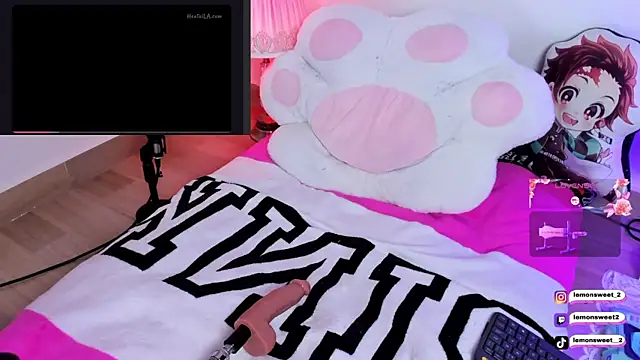 Snapshot of LemonSweet2 chatting on 26, 11, 2025 LemonSweet2 online show from 26, 11, 2025