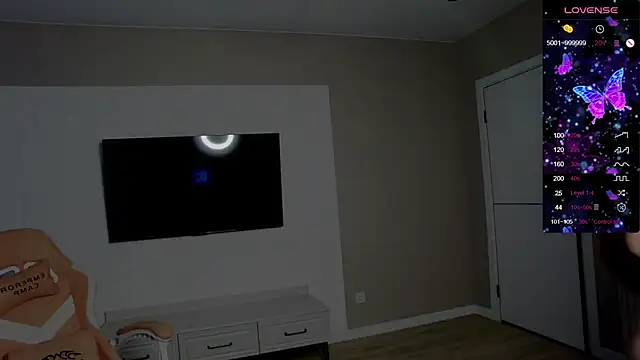 Holly Molii online show from 25, 10, 2025