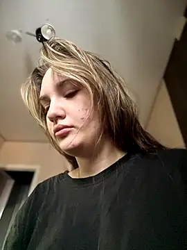 Holly Molii online show from 29, 11, 2025