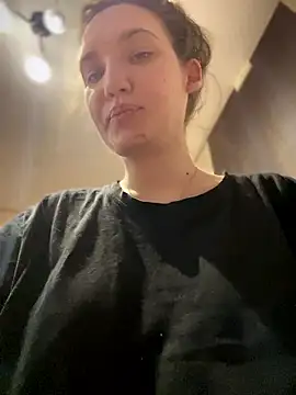 Holly Molii online show from 9, 1, 2026